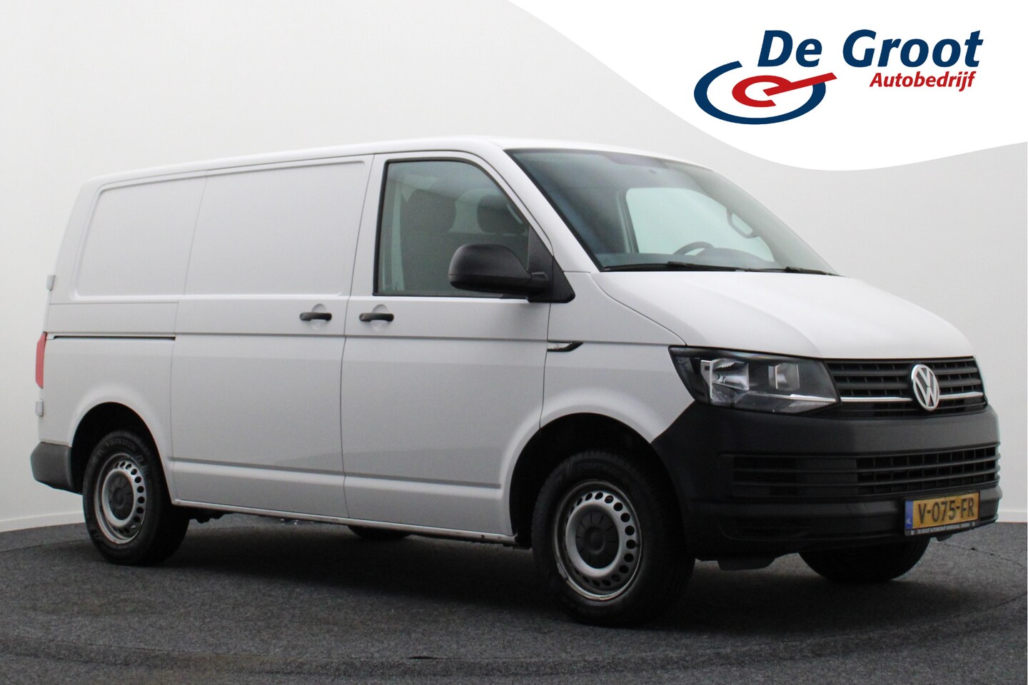 Volkswagen Transporter - 2.0 TDI DSG L1H1 Airco, Cruise, Navigatie, Bluetooth, Elektrisch Pakket, DAB, Trekhaak - AutoWereld.nl