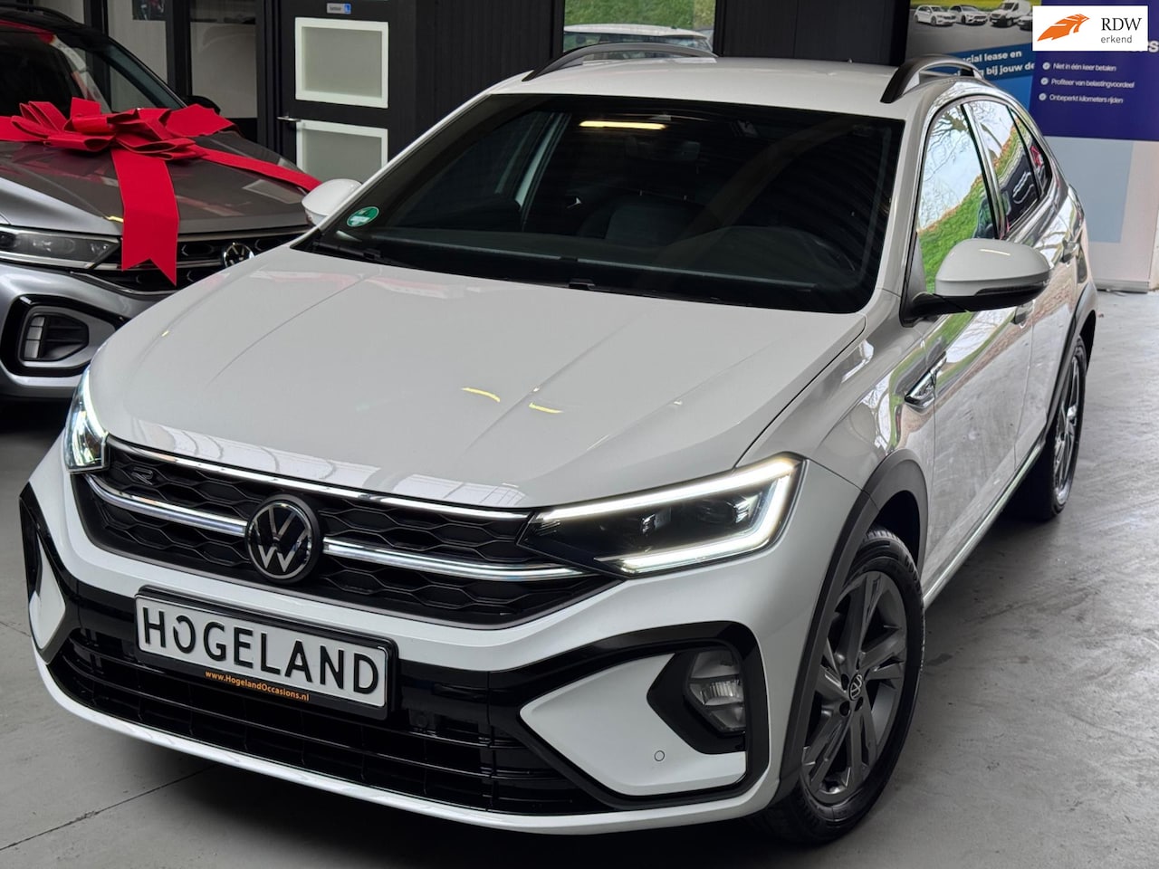 Volkswagen Taigo - 1.0 TSI Automaat R-Line Camera LED Carplay Navi Garantie - AutoWereld.nl