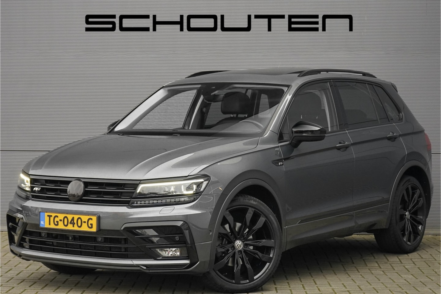 Volkswagen Tiguan - 1.4 TSI R-Line Pano ACC Leder Trekhaak 20" - AutoWereld.nl