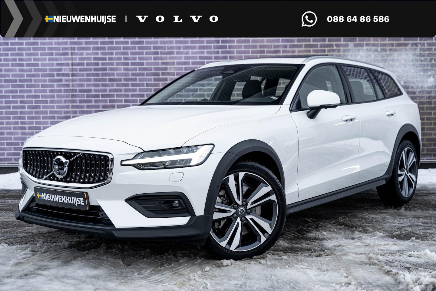 Volvo V60 Cross Country - 2.0 B5 AWD Ultimate | Bowers & Wilkins audio | Voorstoelen met massagefunctie | 20" | Stoe - AutoWereld.nl