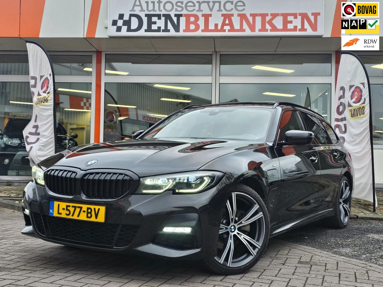 BMW 3-serie Touring - 320e High Executive M Pakket BJ.2021 / Panodak / Leder / Navi / Camera / Digi Dashb. / 19" - AutoWereld.nl