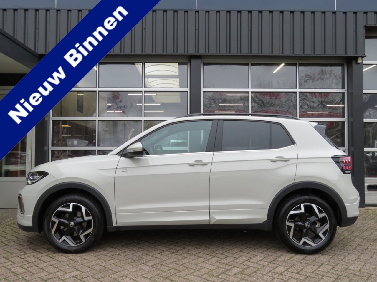 Volkswagen T-Cross - 1.5 TSI R-Line AFN. TREKH. - CAMERA - AD. CRUISE 2025 km 21.000 - AutoWereld.nl