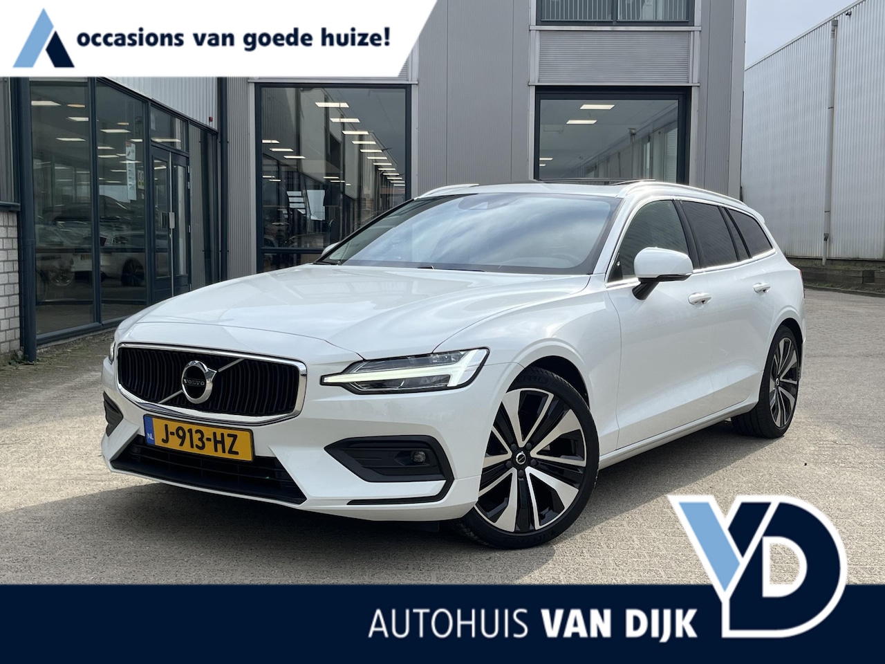Volvo V60 - 2.0 B3 Business Pro | NL Auto/2e Eig./Leder/Navi/Panodak/El.Trekhaak/19"/Adapt.Cruise/Appl - AutoWereld.nl