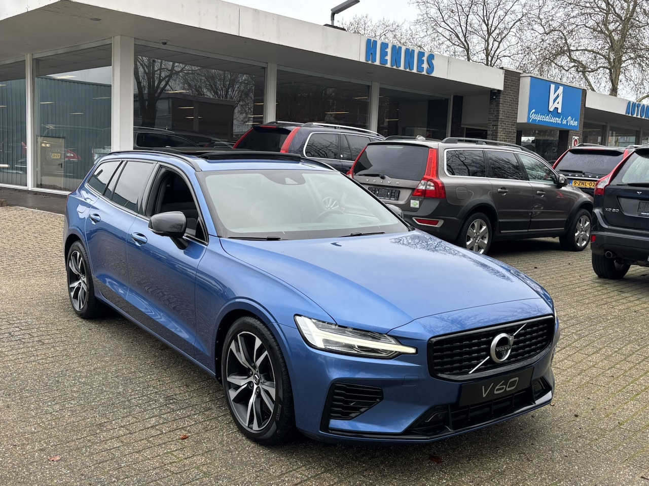 Volvo V60 - T8 Recharge AWD R-Design 360 Pano Keyless DAB HeadUp Harman Kardon - AutoWereld.nl