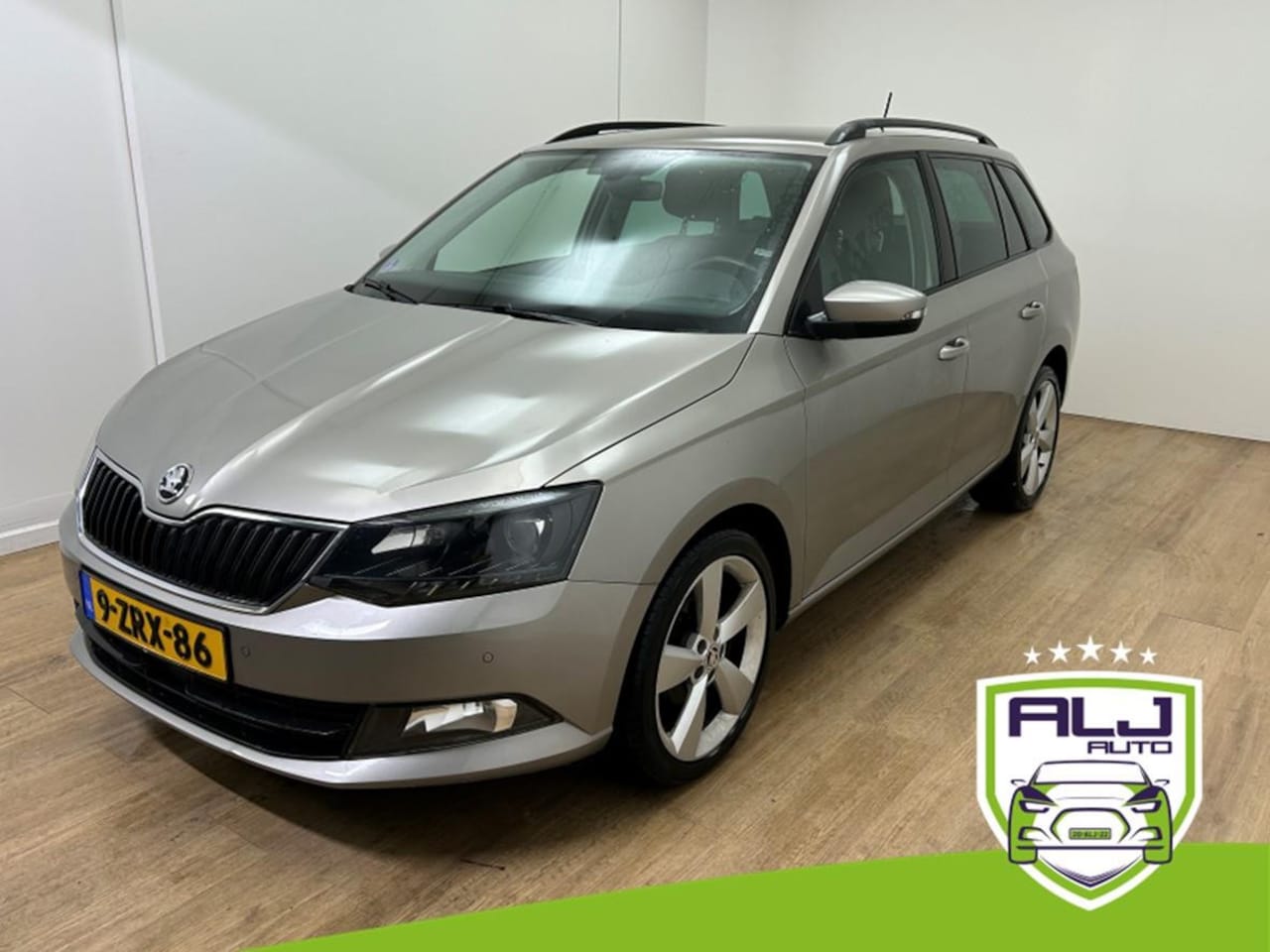 Skoda Fabia Combi - Occasion 1.2 TSI First Edition Style | Beige | Tweedehands Skoda Fabia | Airco | Stoelverw - AutoWereld.nl