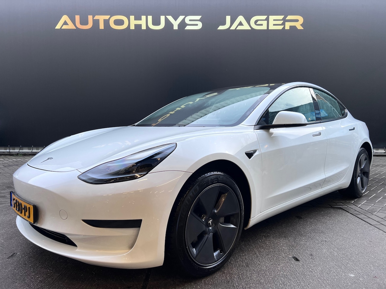 Tesla Model 3 - Standard RWD Plus 60 kWh 1e eigenaar - AutoWereld.nl