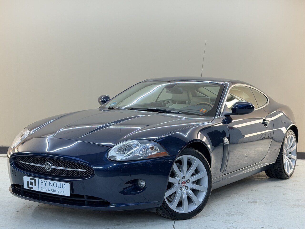 Jaguar XK - 4.2 V8 Coupé 4.2 V8 Coupé, 298Pk, 2007, Origineel Nederlands, Liefhebbersauto, Climate control, Stoel + - AutoWereld.nl