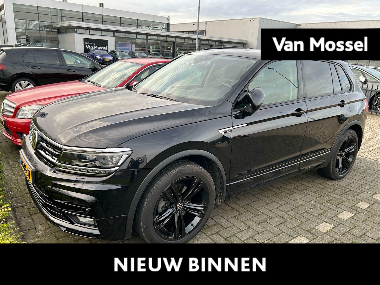 Volkswagen Tiguan - 1.5 TSI ACT Highline Business R | 19 inch velgen | Trekhaak | head-up display | Panoramada - AutoWereld.nl