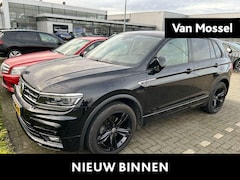 Volkswagen Tiguan - 1.5 TSI ACT Highline Business R | 19 inch velgen | Trekhaak | head-up display | Panoramada