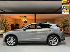 Alfa Romeo Stelvio - 2.0 Turbo First Edition Garantie Memory StuurVW StoelVW Camera Elek Achterklep Leder Cruis