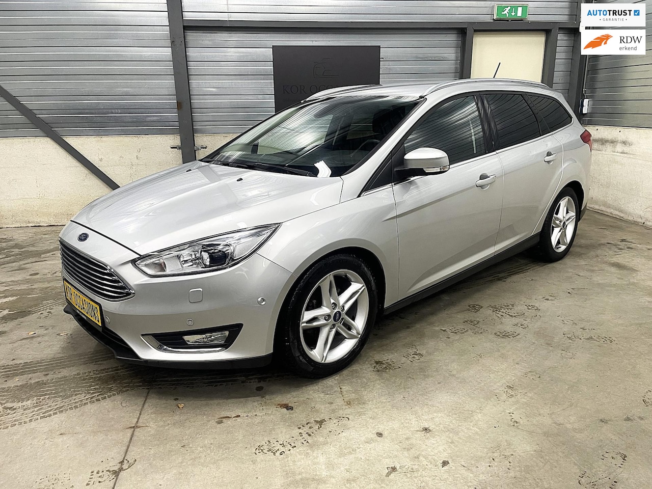 Ford Focus Wagon - 1.0 Titanium 1ste eigenaar dealer onderhouden navi full option trekhaak - AutoWereld.nl