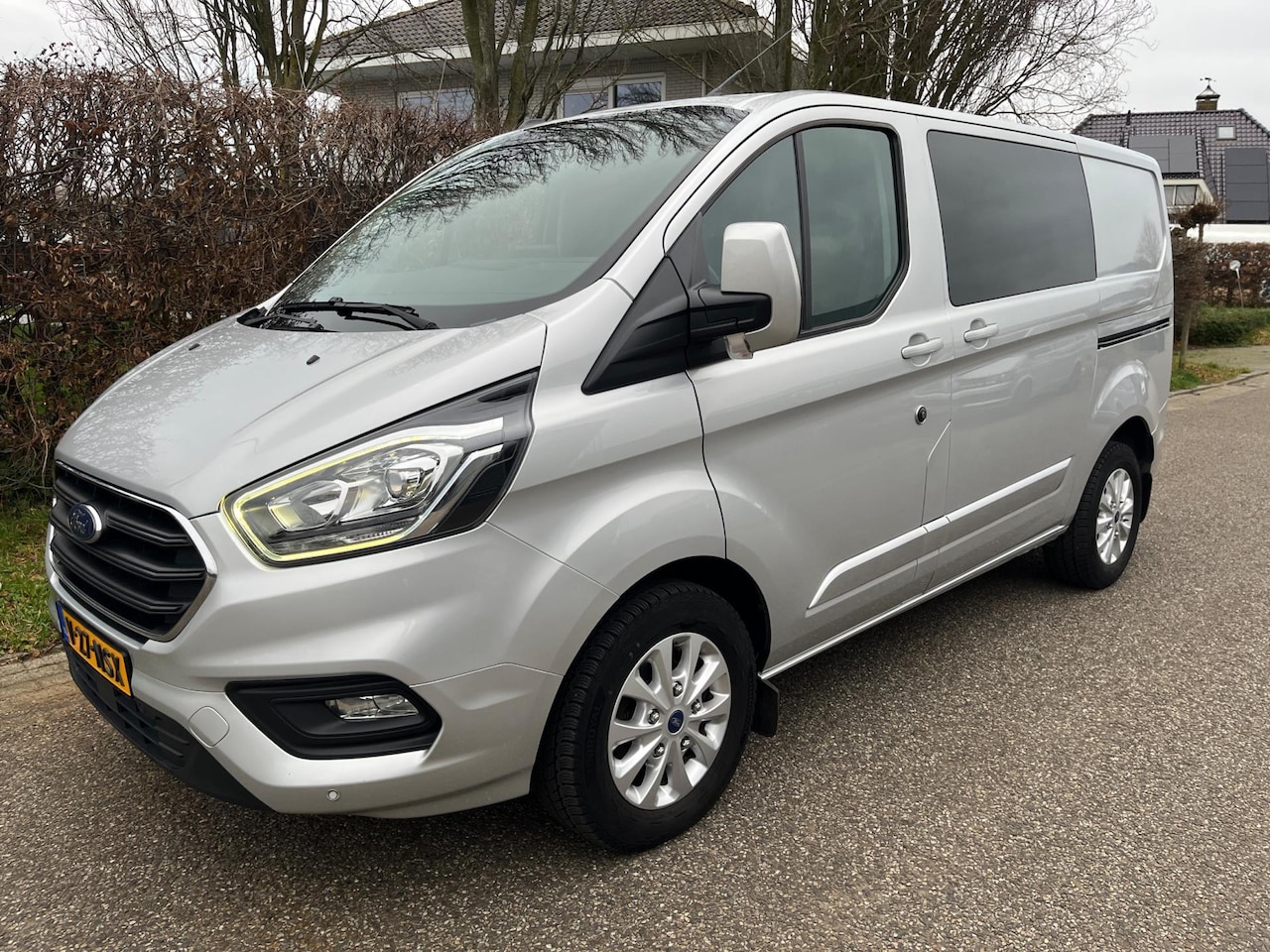 Ford Transit Custom - 130pk L1H1 Limited dubbel cabine | inrichting - AutoWereld.nl