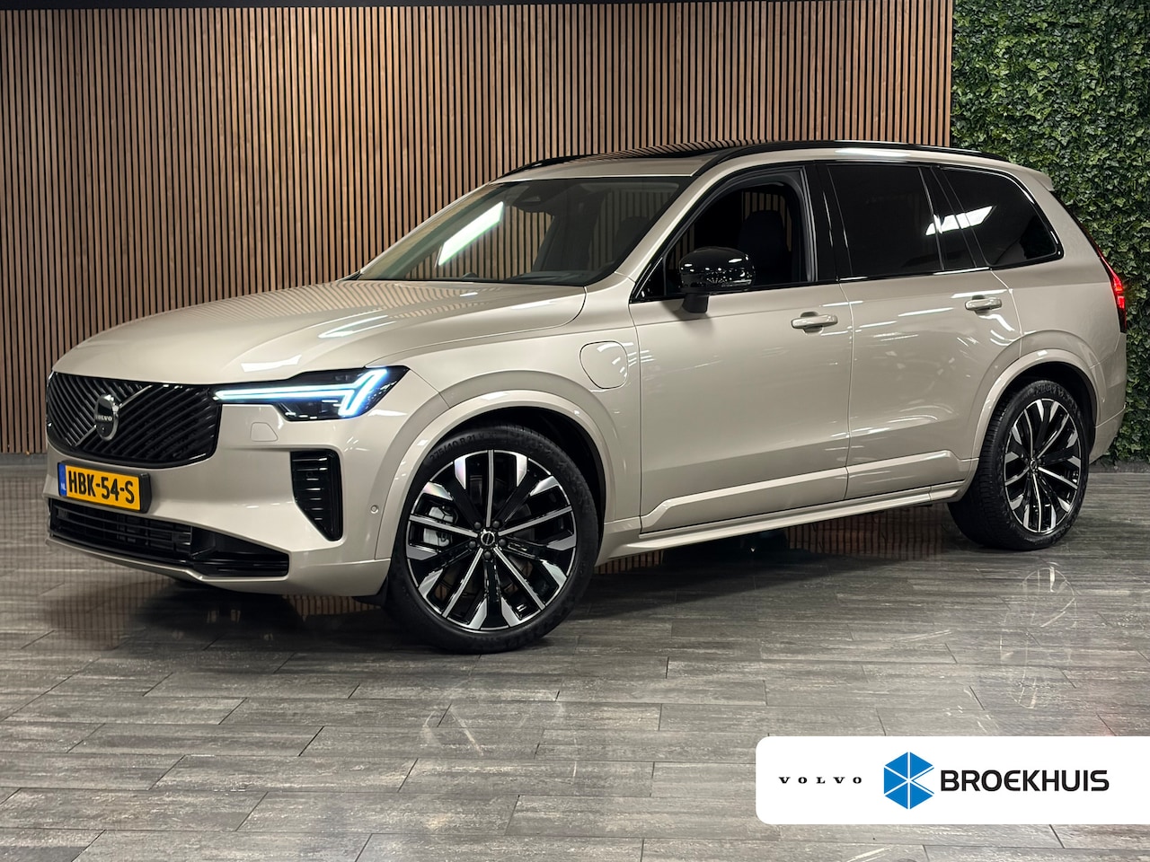Volvo XC90 - T8 AWD Recharge Ultra Dark Vol! | Bowers & Wilkins | Luchtvering | Stoelventilatie | Trekh - AutoWereld.nl
