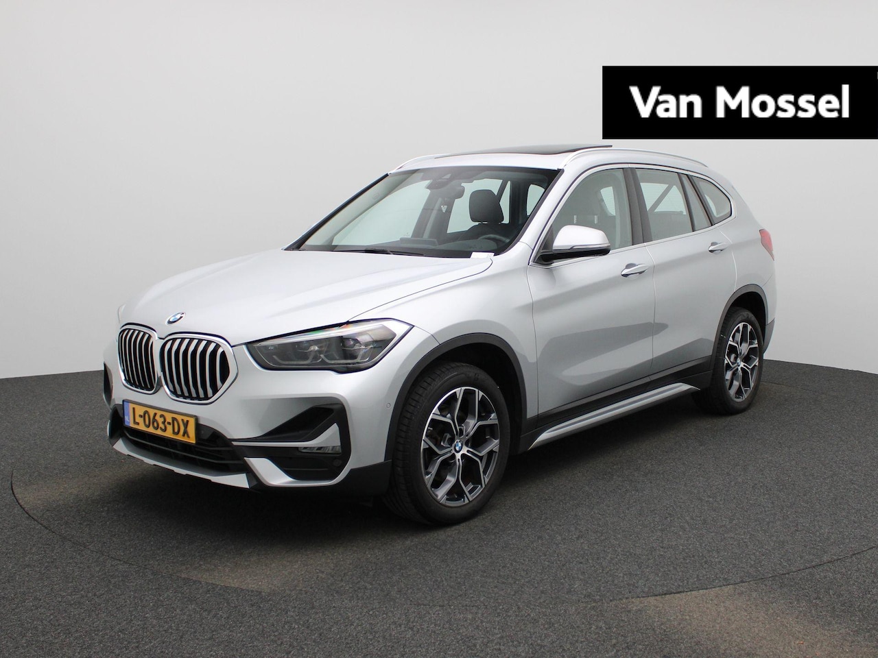 BMW X1 - sDrive18i High Executive | Panoramadak | Stoelverwarming | Led Verlichting | Head up Displ - AutoWereld.nl