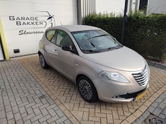 Lancia Y(psilon) - Ypsilon 0.9 TwinAir Platinum Airco All-Season Banden Bluetooth