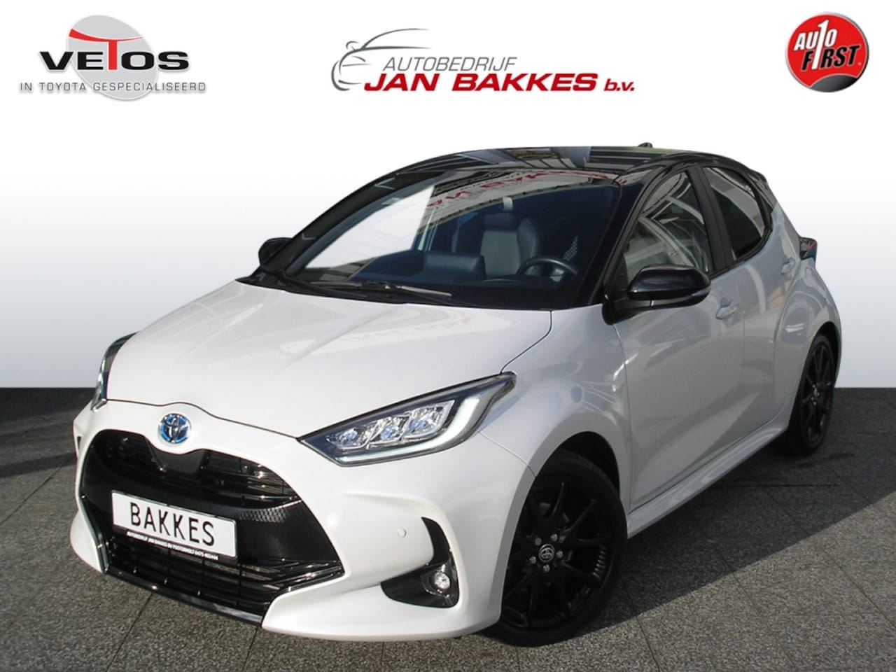 Toyota Yaris - 1.5 hybride Executive Bi-Tone panorama dak! - AutoWereld.nl