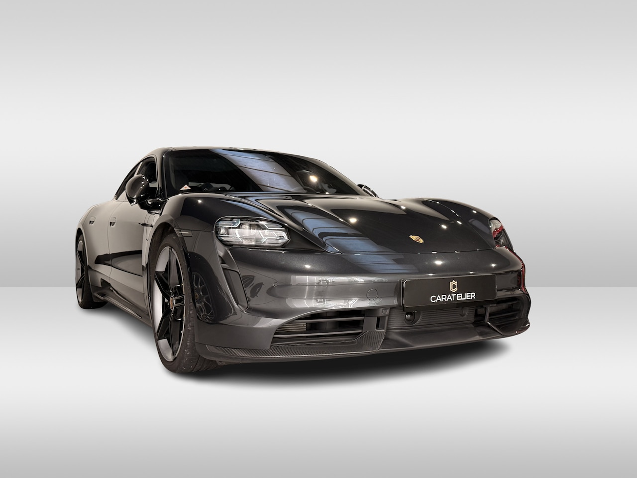 Porsche Taycan - Turbo S / Ceramic Brake / Carbon / more photos coming soon - AutoWereld.nl