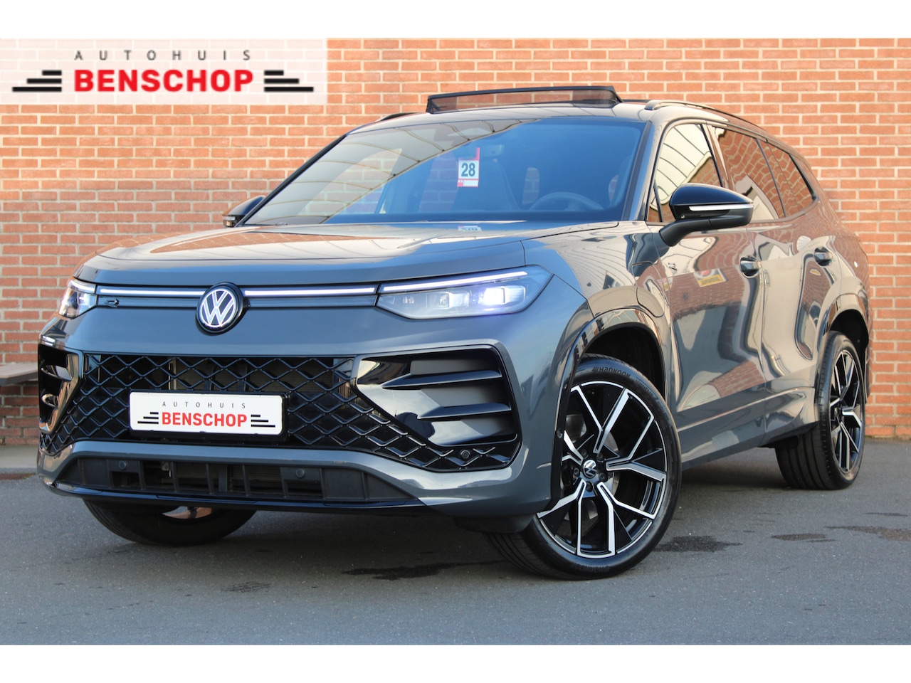 Volkswagen Tayron - 1.5 eHybrid 272PK R-Line Edition |PANO-DAK|TREKHAAK|BLACK-STYLE|20-INCH| - AutoWereld.nl