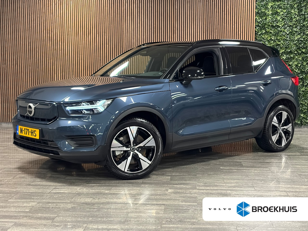 Volvo XC40 - Recharge Twin AWD Plus Trekhaak | 408pk | All Season banden | Adaptieve Cruise Control | S - AutoWereld.nl