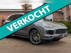 Porsche Cayenne - 3.0 S E-Hybrid Platinum Edition 416 PK Pano Trekhaak 21''