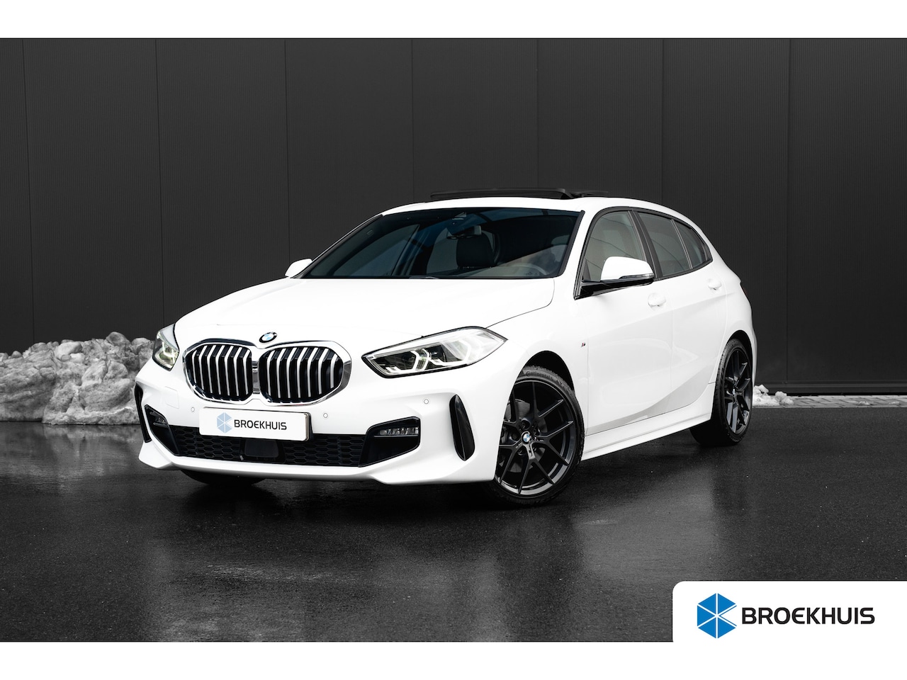 BMW 1-serie - 118i 141pk M Sport | Panoramadak | Carplay | Navigatie - AutoWereld.nl
