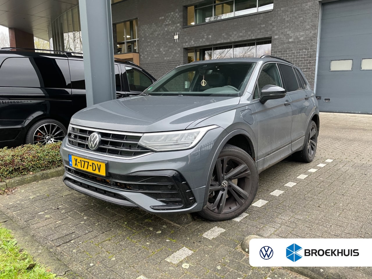 Volkswagen Tiguan - 1.4 TSI 245PK DSG-6 eHybrid R-Line Business | PANORAMADAK | TREKHAAK | BLACK STYLE | NAVIG - AutoWereld.nl