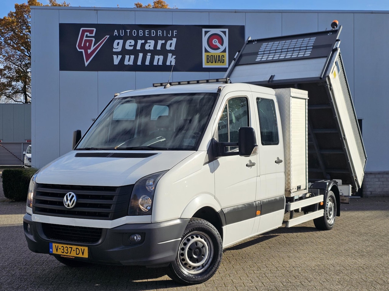 Volkswagen Crafter - 2.0 TDI KIPPER TREKHAAK 6-ZITPLAATSEN 3500KG TREKG - AutoWereld.nl
