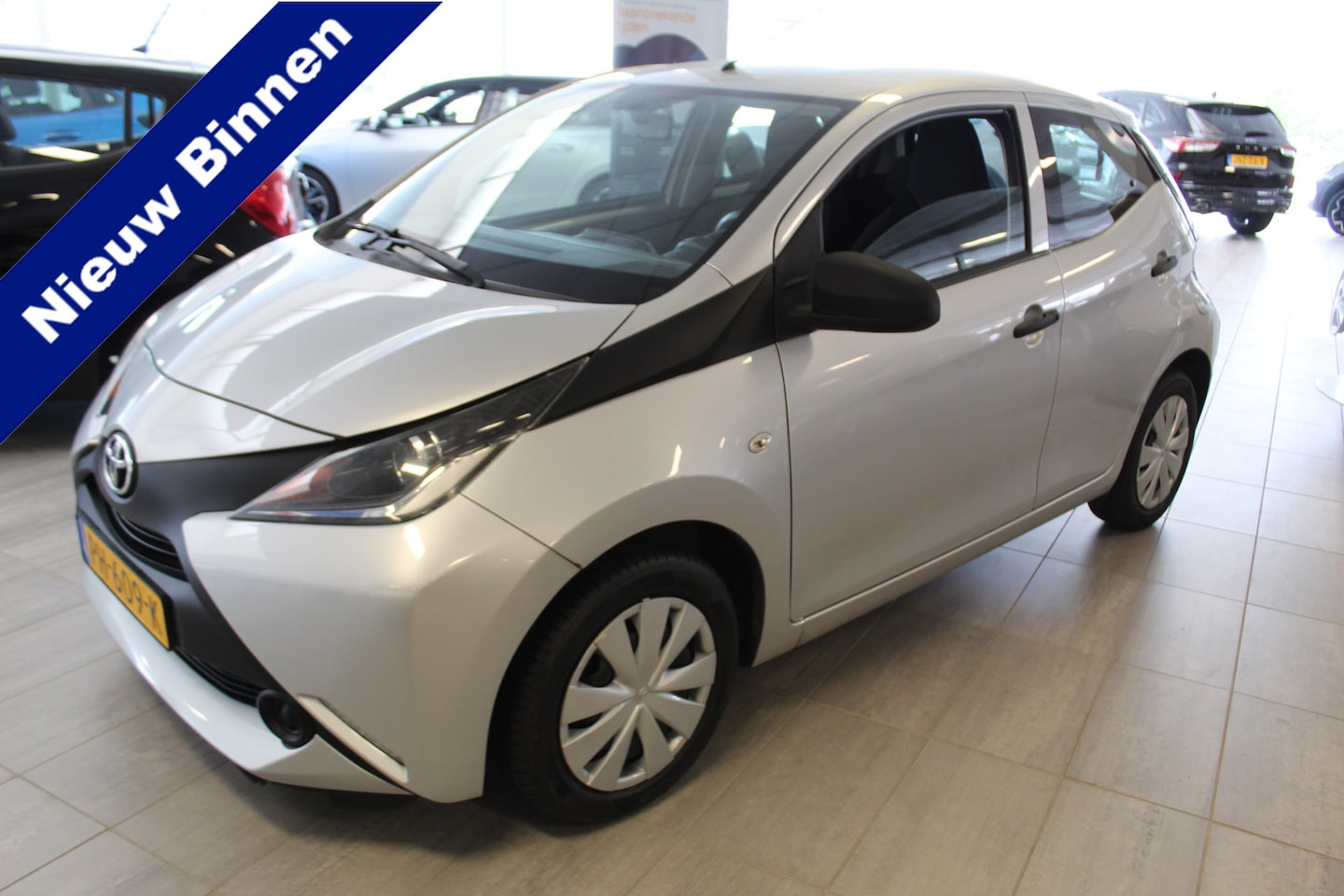 Toyota Aygo - 1.0-70pk VVT-i x-fun 5drs. Keurige Toyota Aygo 5drs. Slechts 24,- wegenbelasting per mnd. - AutoWereld.nl