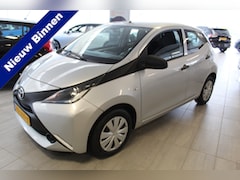 Toyota Aygo - 1.0-70pk VVT-i x-fun 5drs. Keurige Aygo 5drs. Slechts 24, - wegenbelasting per mnd. Airco,