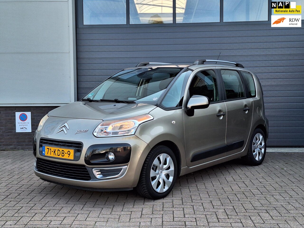 Citroën C3 Picasso - | 1.6 VTi Aura | Klimaat control | Cruise control | Navi | Telefoon verbinding | - AutoWereld.nl