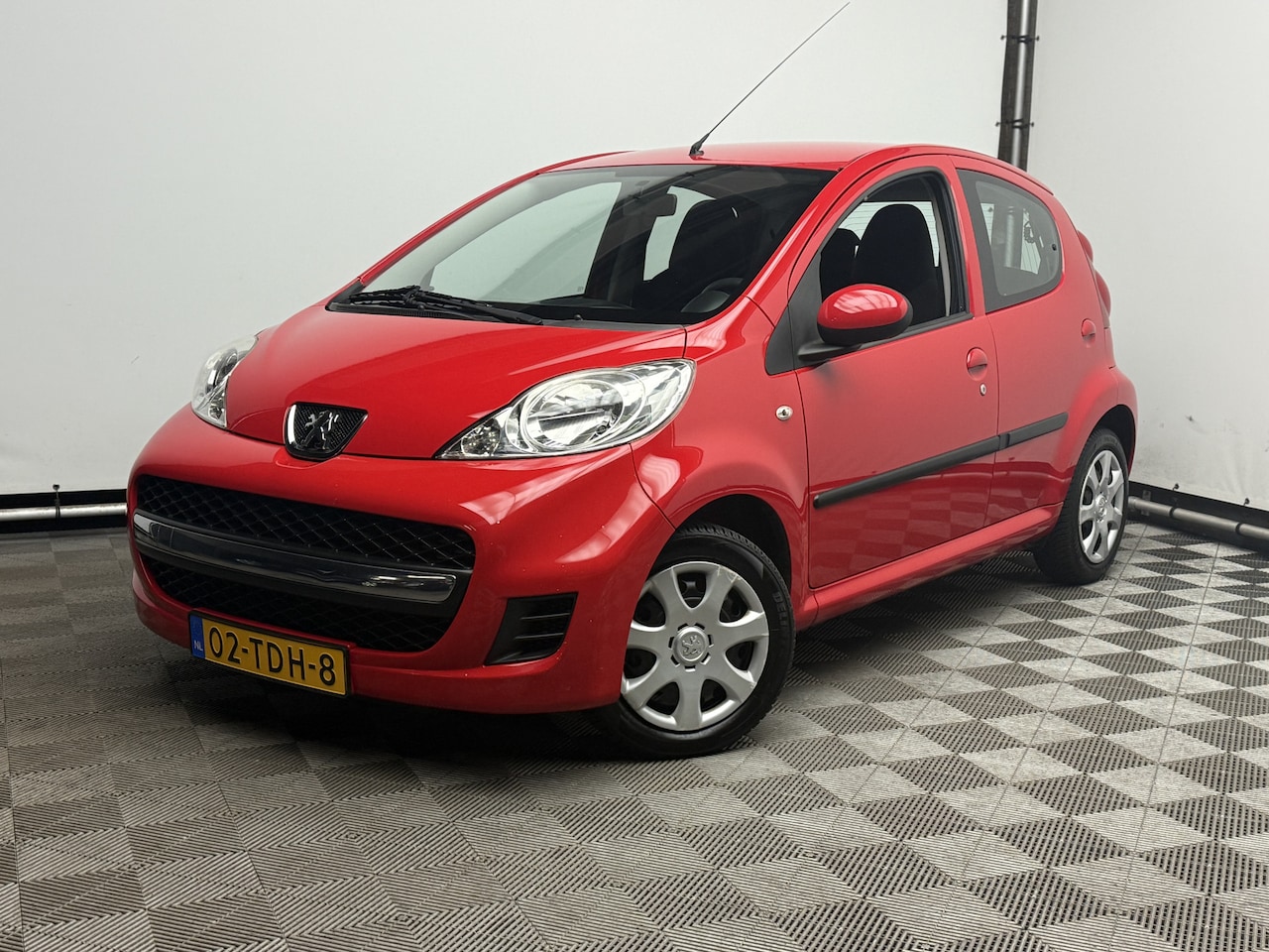 Peugeot 107 - 1.0-12V XS 5-drs Elek. Pakket NL Auto - AutoWereld.nl