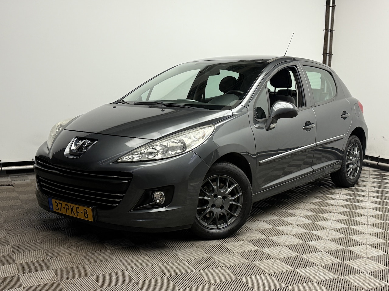 Peugeot 207 - 1.4 VTi Millesim 200 5-drs Airco LM15" NL Auto - AutoWereld.nl
