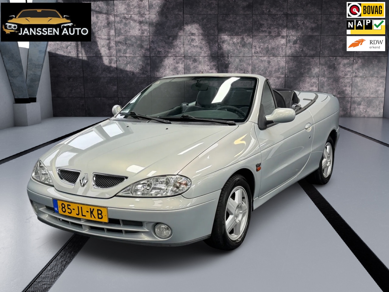 Renault Mégane Cabrio - 1.6-16V Sport Way | Windscherm | Airco | Lage Km Stand - AutoWereld.nl