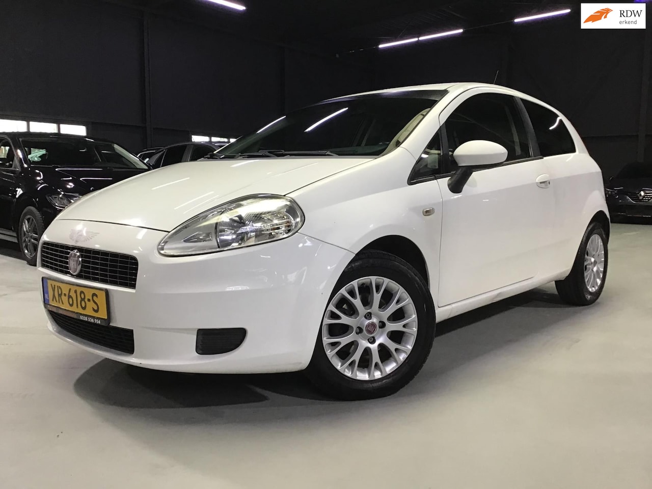 Fiat Grande Punto - 1.4 Active I New koppeling + Kln Brt I Apk 9-2026 I Trekhaak I Elec Ramen I Parkeer sens. - AutoWereld.nl