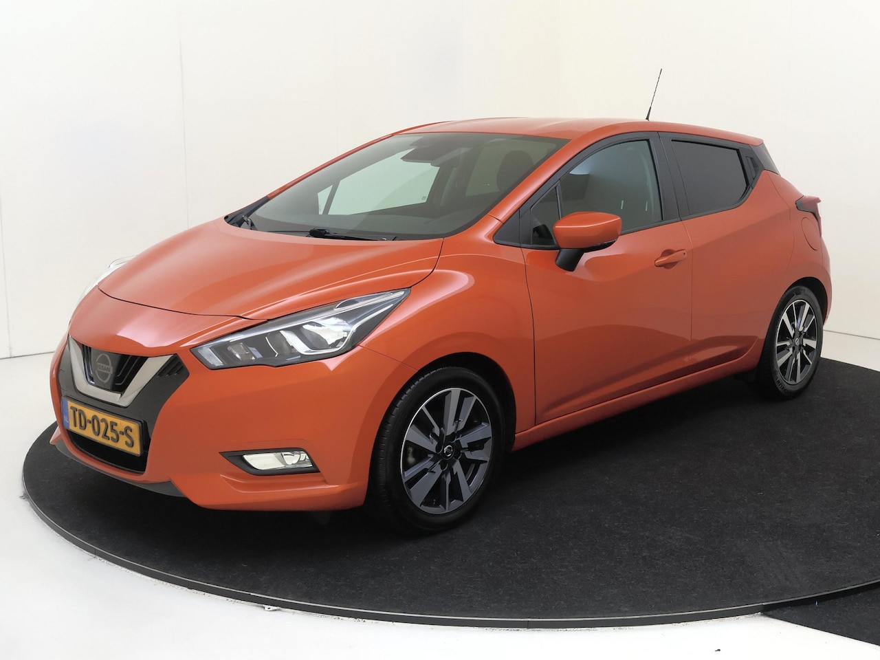 Nissan Micra - 0.9 IG-T N-Connecta | Navigatie| Cruise & Climate Control| Privacy Glass| LM Velgen | Trek - AutoWereld.nl