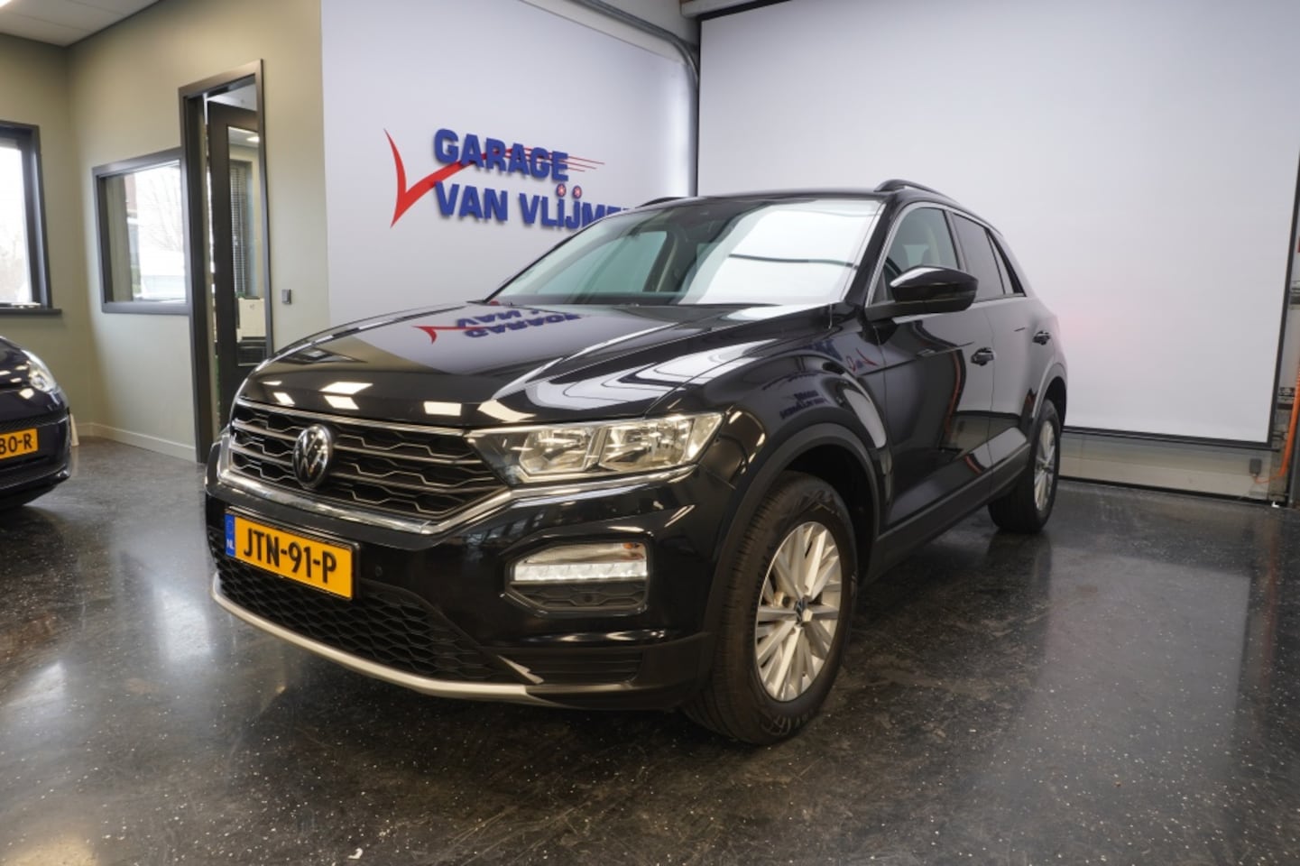 Volkswagen T-Roc - 1.0 TSI Style App connect Navigatie Climate controle PDC V+A - AutoWereld.nl