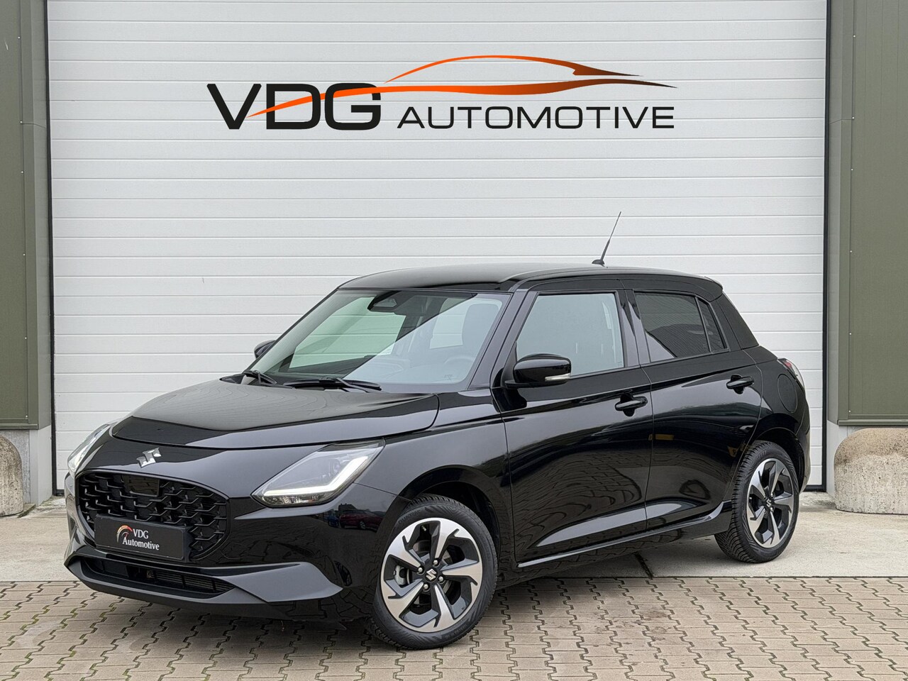 Suzuki Swift - 1.2 Style Smart Hybrid / Navi / Camera / Clima / Adaptive Cruise / Keyless / Stoelverwarmi - AutoWereld.nl