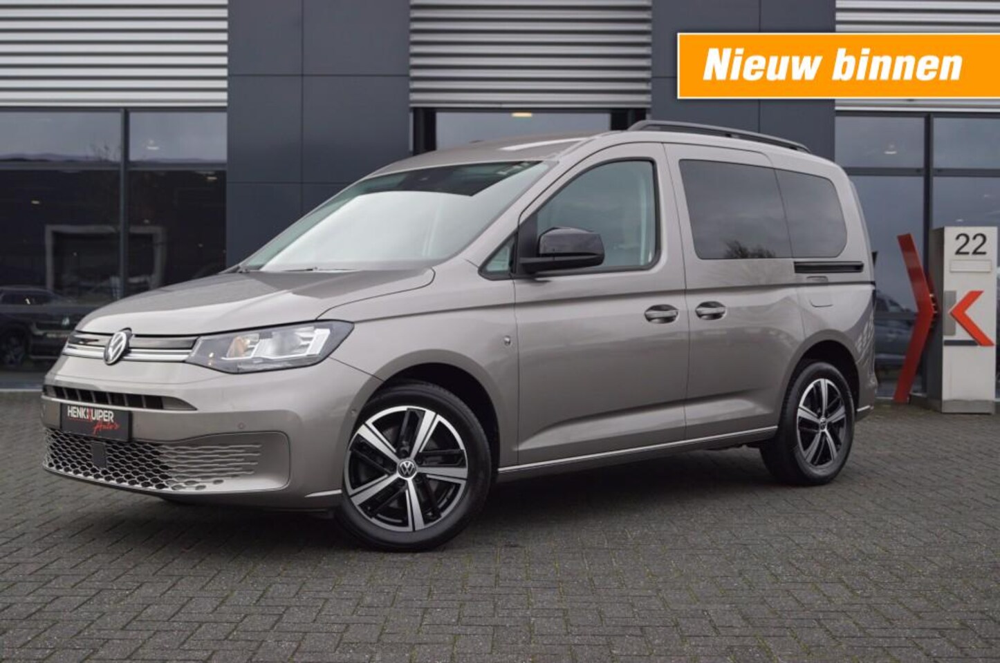 Volkswagen Caddy - 1.5 TSI DSG / App-Connect / Park-assist / 17  inch LM / Climatronic - AutoWereld.nl