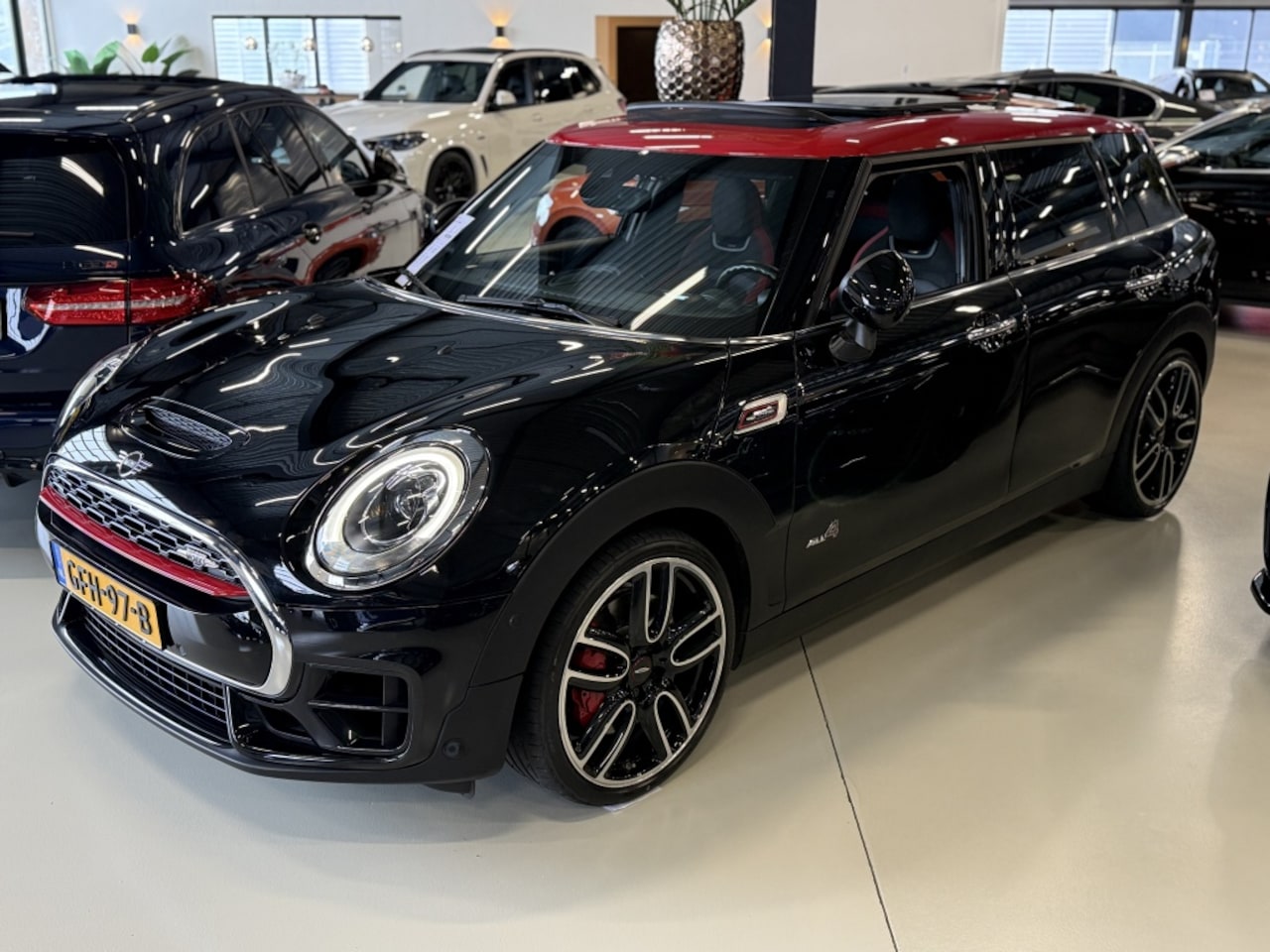 MINI Clubman - Mini 2.0 JCW 232PK automaat ALL4 / LED - AutoWereld.nl