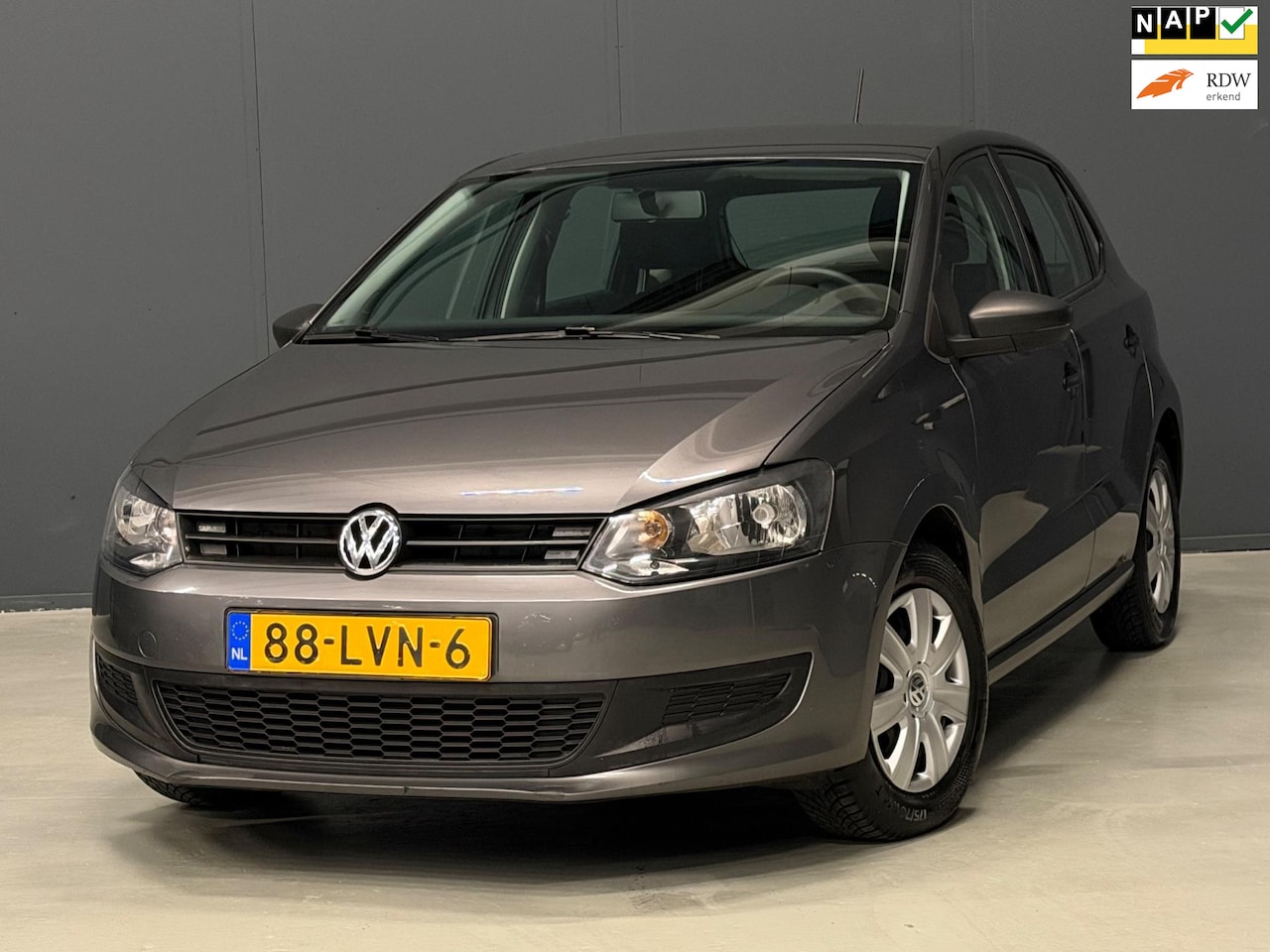 Volkswagen Polo - 1.2-12V Trendline 5-DEURS AIRCO/STUURBEKR./ELEKTR. PAKKET | NETTE AUTO ! - AutoWereld.nl