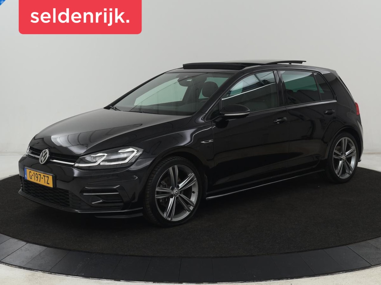Volkswagen Golf - 1.5 TSI R Line | Panoramadak | Trekhaak | Stoelverwarming | Adaptive cruise | Camera | Car - AutoWereld.nl