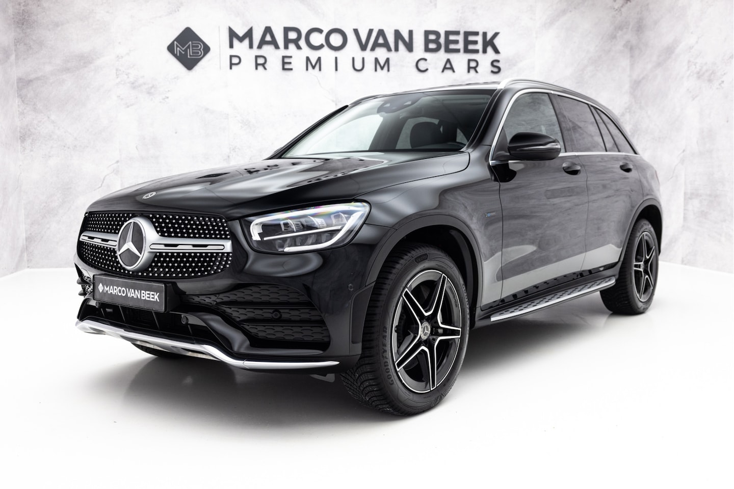 Mercedes-Benz GLC-klasse - 300e 4MATIC Premium AMG | Pano | Distronic | E-Trekhaak - AutoWereld.nl