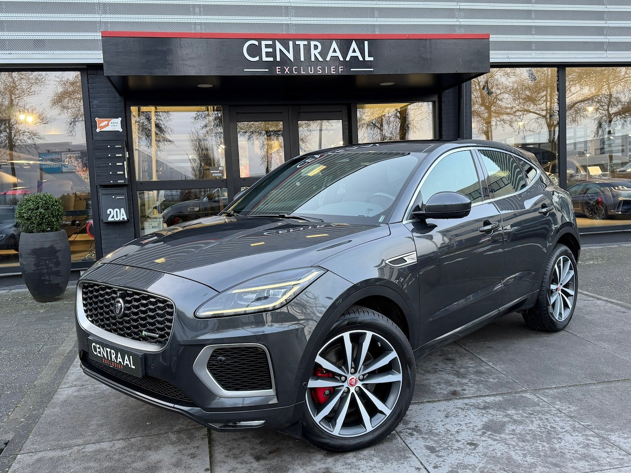 Jaguar E-Pace - 1.5 P300e AWD R-Dynamic HSE Pano|Memory|Meridian|Carplay|310PK|Camera - AutoWereld.nl