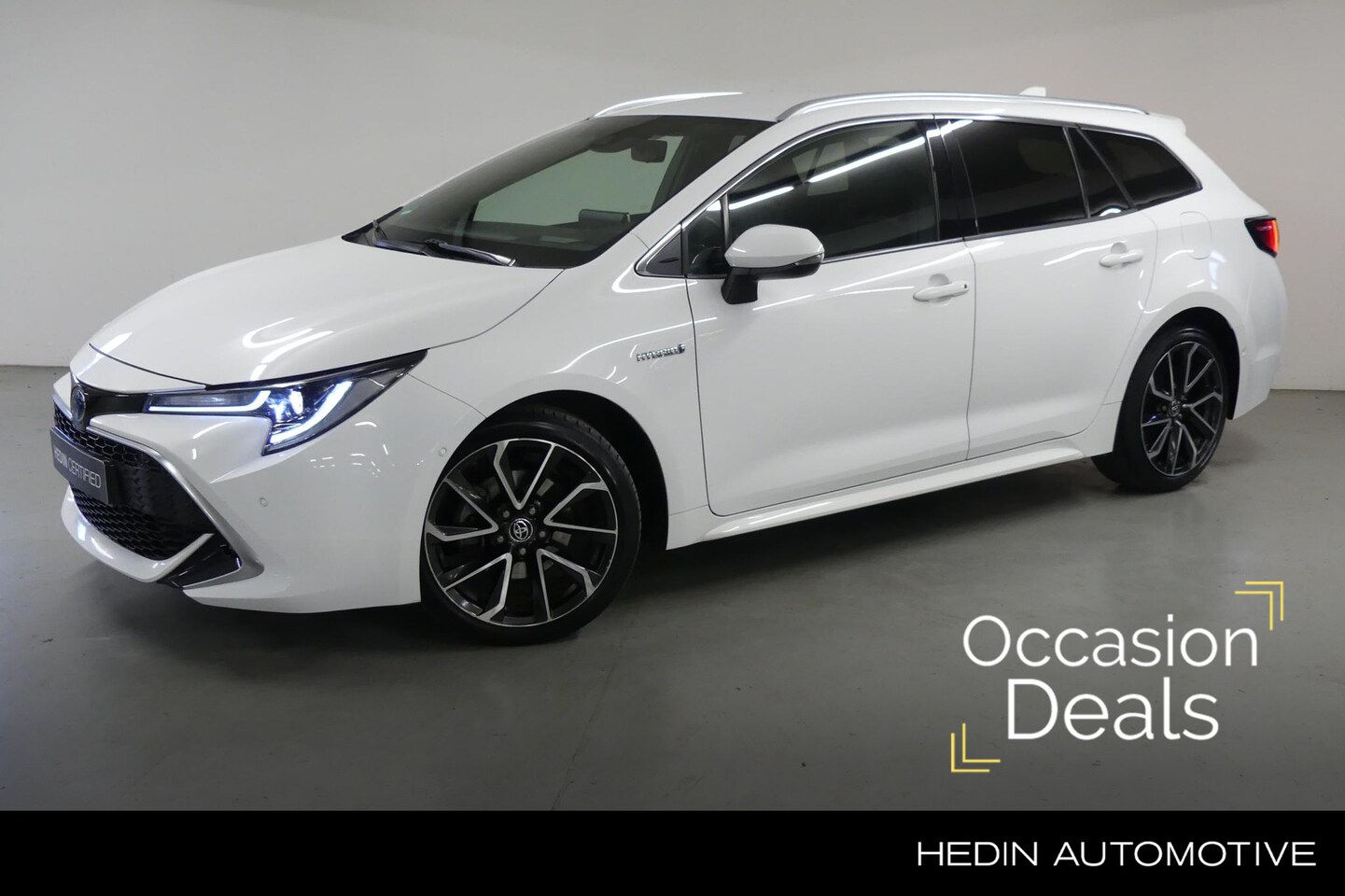 Toyota Corolla Touring Sports - 2.0 Hybrid Executive | Automaat | Toyota Touch Multimedia & Navigatie | Camera | ACC | HUD - AutoWereld.nl