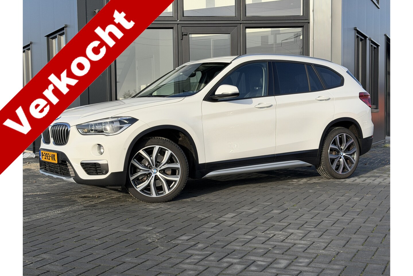 BMW X1 - xDrive20i Centennial High Executive Verw. Sportstoelen | PDC | LED | Super netjes! - AutoWereld.nl