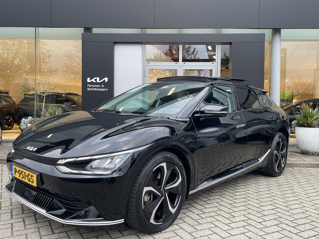 Kia EV6 - Plus Advanced 77.4 kWh | Elektrische stoelen met geheugen | Sfeerverlichting | Info: 04925 - AutoWereld.nl