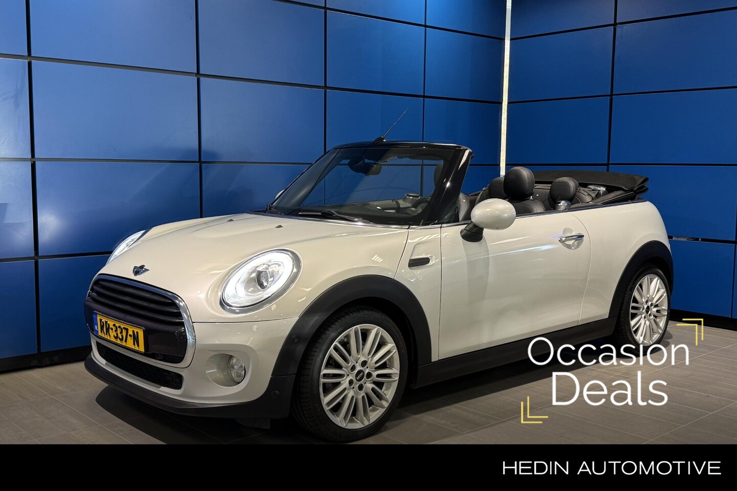 MINI Cabrio - Mini 1.5 Cooper Chili Serious Business Automaat | Lederen Bekleding / Chrome pakket - AutoWereld.nl