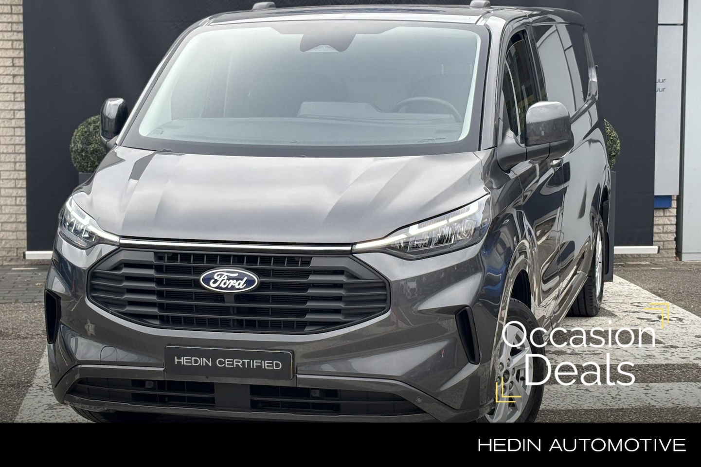 Ford Transit Custom - 320 2.0 TDCI L2H1 Limited | Trekhaak | Navigatie | Stoel + Stuurverwarming - AutoWereld.nl