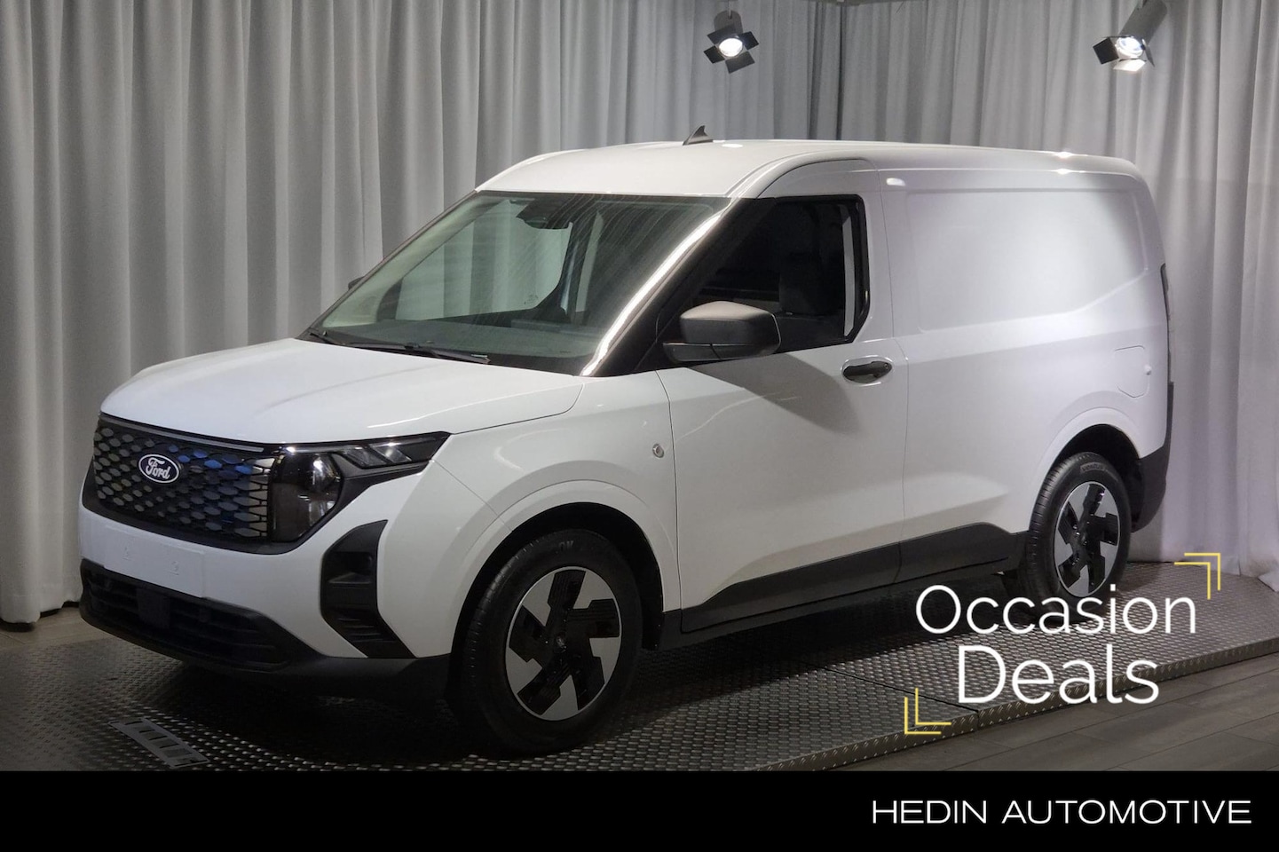 Ford Transit Courier - E-Transit Trend 44 kWh Winter Pack,Trekhaak,16 inc. Reservewiel, mini,Led laadruimteverlic - AutoWereld.nl