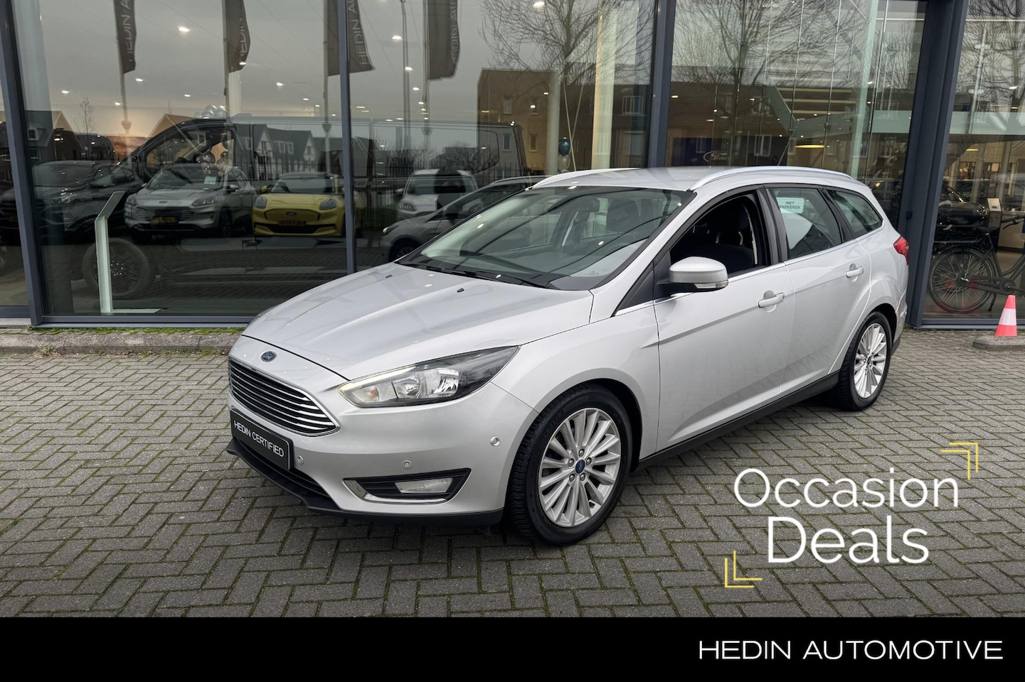 Ford Focus Wagon - 1.0 EcoBoost 125pk Titanium | Trekhaak | Navigatie | Parkeersensoren - AutoWereld.nl